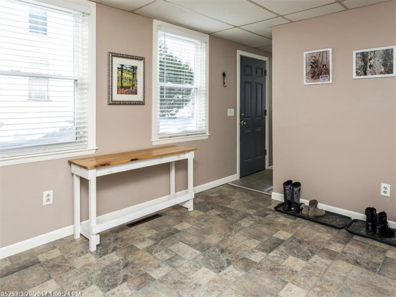 18 Judson ST, Mechanic Falls, ME 04256