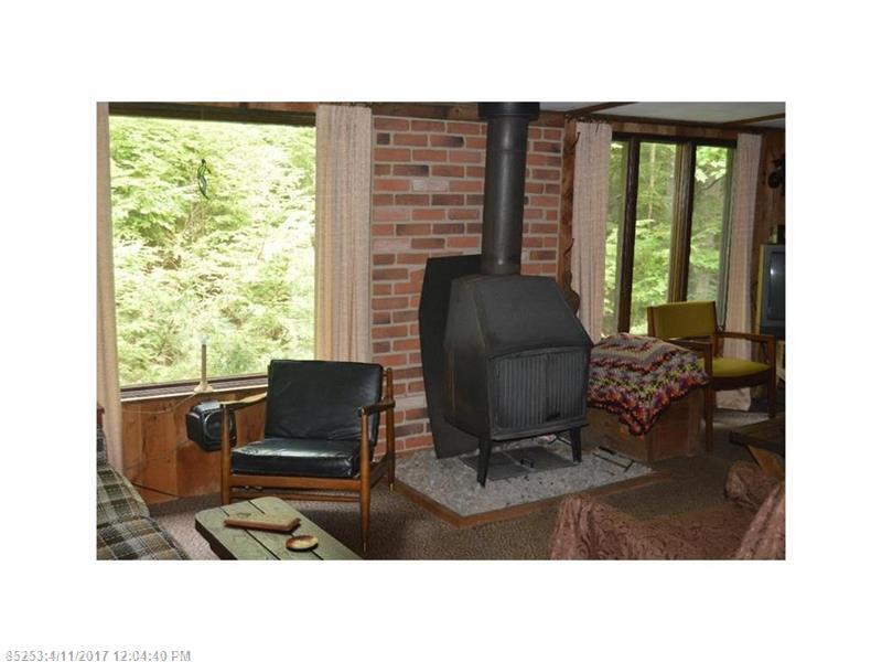 36 Hart DR, Norway, ME 04268