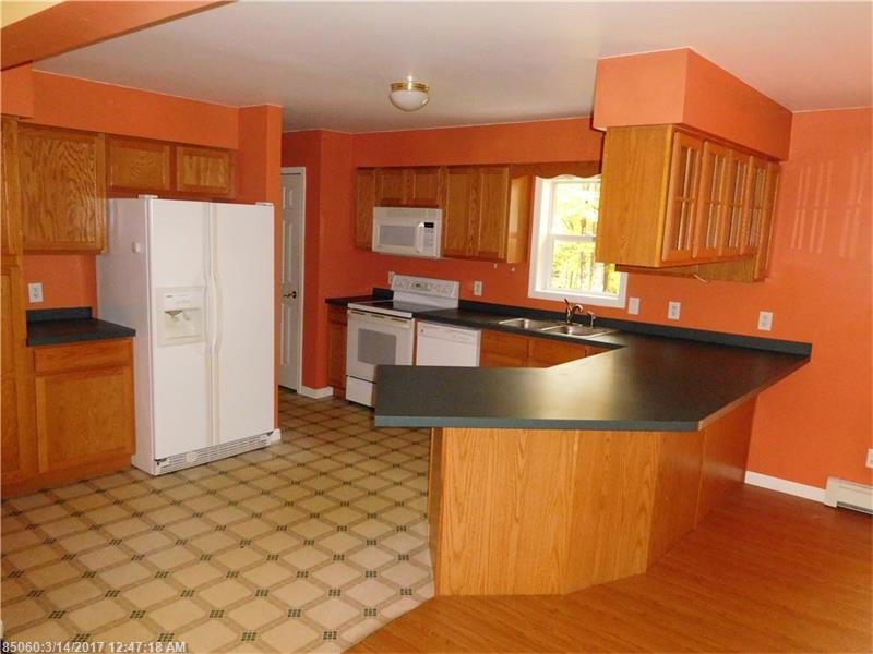 70 Lansley DR, Sabattus, ME 04280