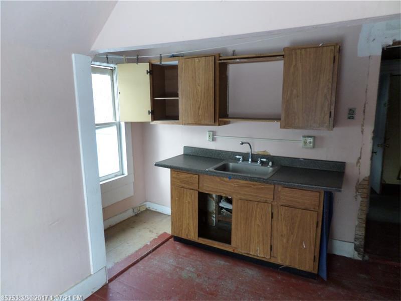 76 Western AVE, Paris, ME 04281