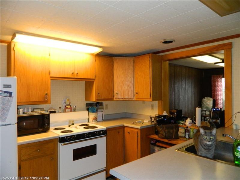 10 Barrows ST, Paris, ME 04281