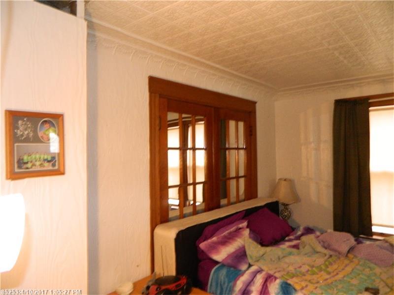 10 Barrows ST, Paris, ME 04281