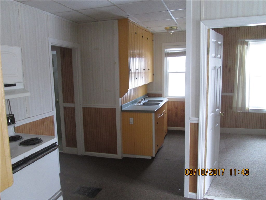 18 E CHESTNUT ST, Augusta, ME 04330
