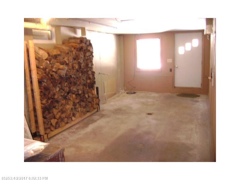8 Parkview TER, Augusta, ME 04330