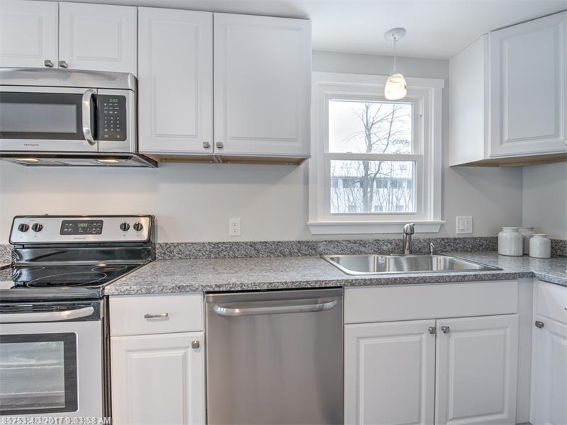 13 Pam Cor DR, Sidney, ME 04330