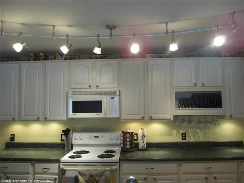 81 Hanley RD, Pittston, ME 04345
