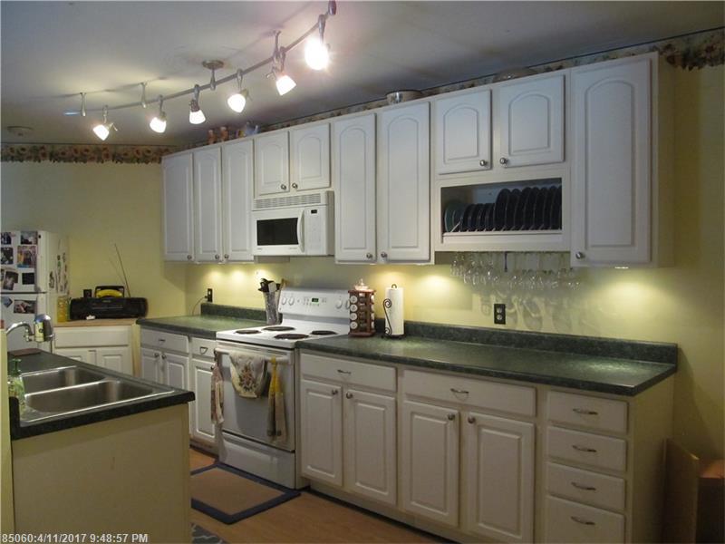 81 Hanley RD, Pittston, ME 04345