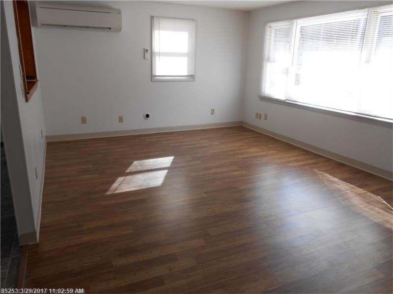 166 Webb RD, Pittston, ME 04345