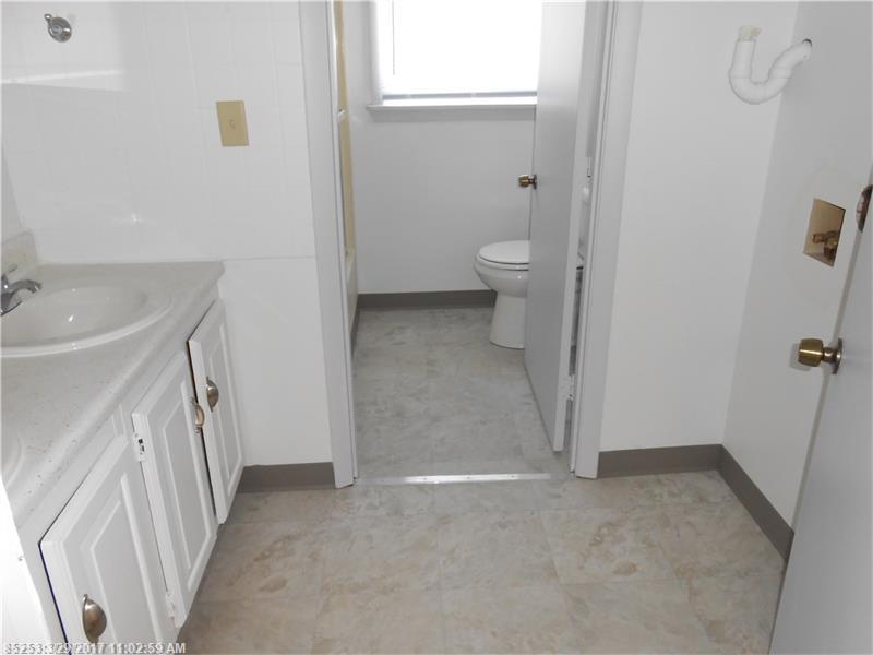 166 Webb RD, Pittston, ME 04345