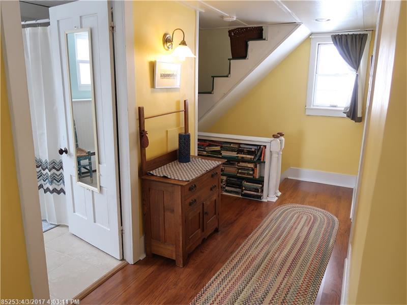 33 Greenville ST, Hallowell, ME 04347