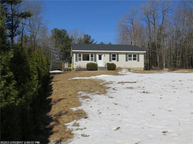 61 Gardiner RD, Whitefield, ME 04353