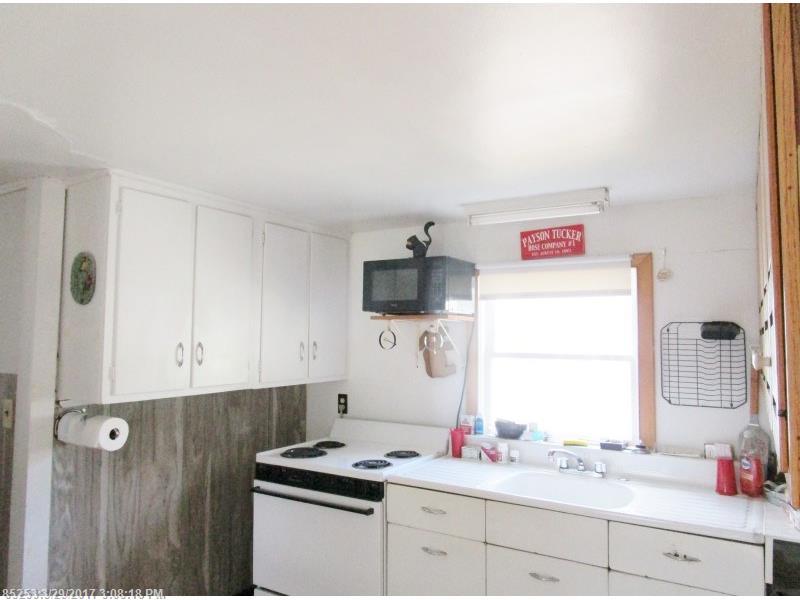 30 Taylor ST, Winthrop, ME 04364