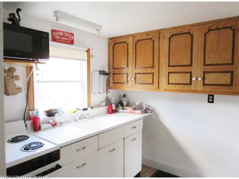 30 Taylor ST, Winthrop, ME 04364