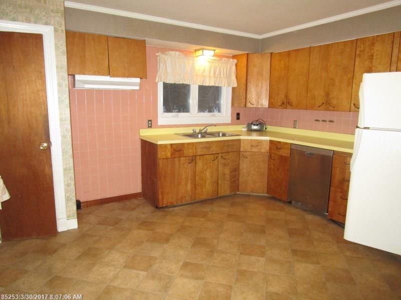23 Winthrop Center RD, Winthrop, ME 04364