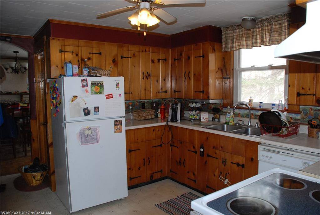 549 Hudson Rd, Glenburn, ME 04401