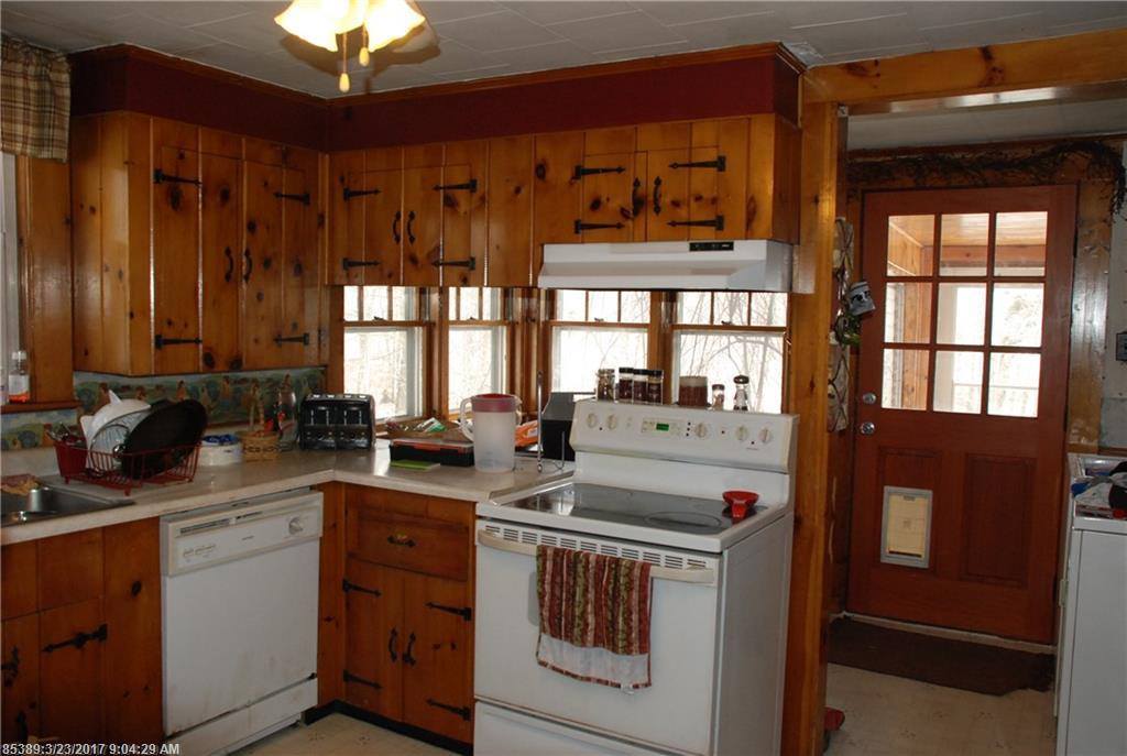 549 Hudson Rd, Glenburn, ME 04401