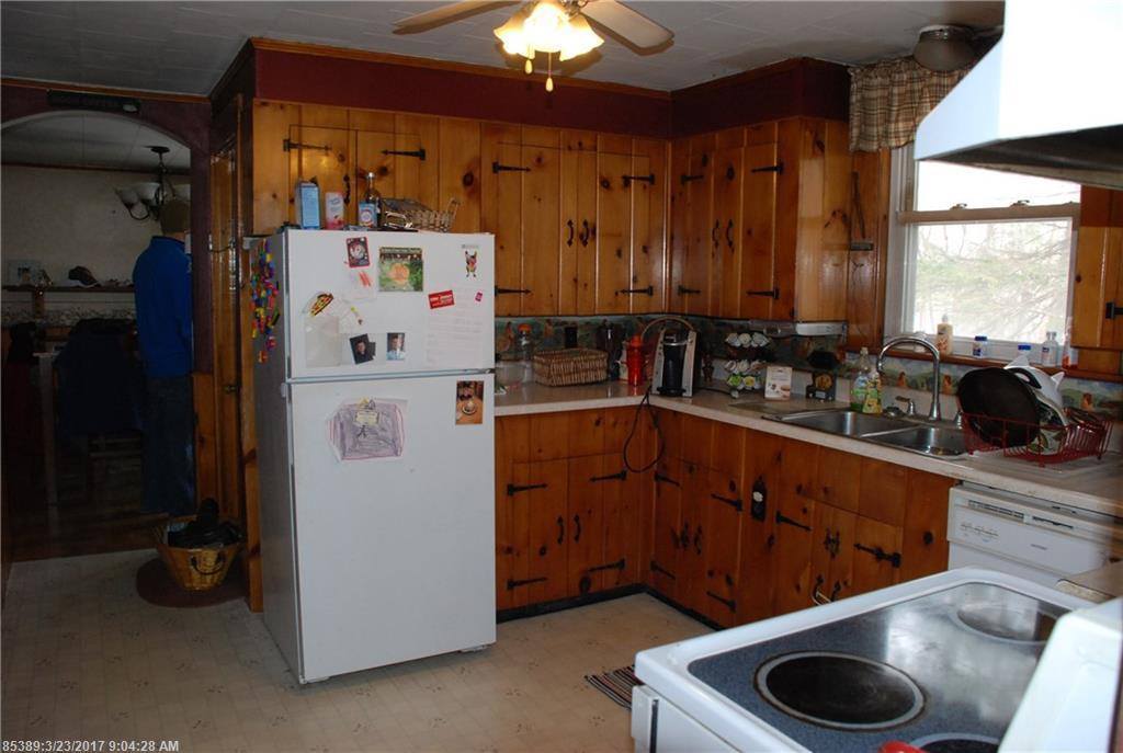 549 Hudson Rd, Glenburn, ME 04401