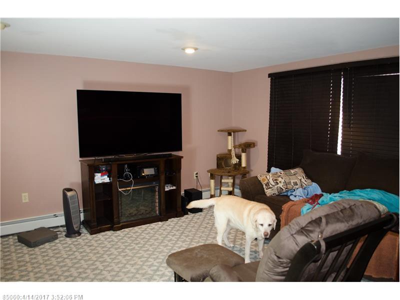 17 Hobson AVE, Veazie, ME 04401