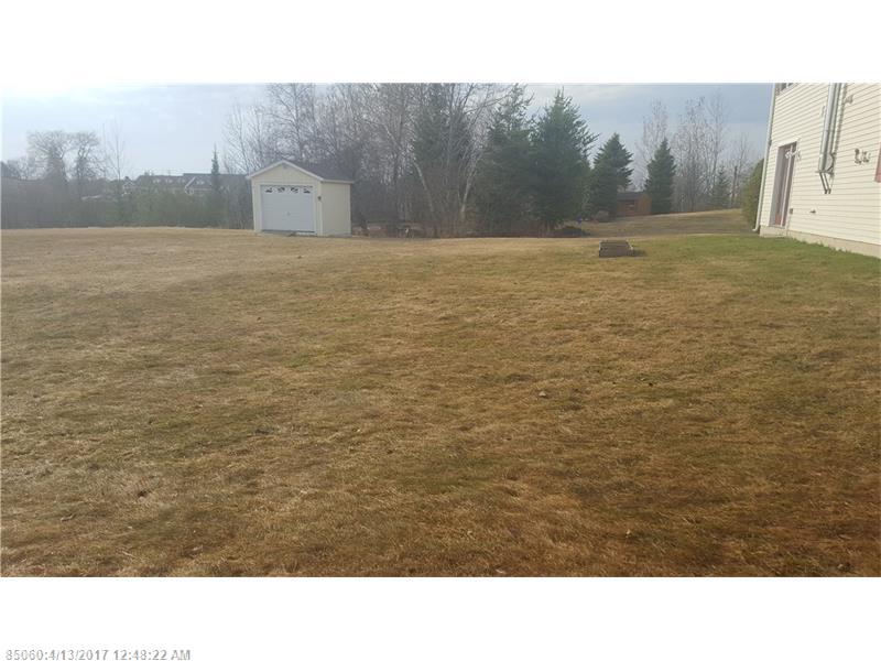 32 Lasalle DR, Bangor, ME 04401