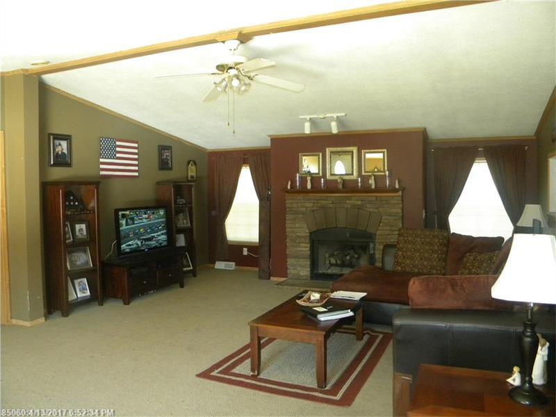215 Boynton ST, Bradley, ME 04411