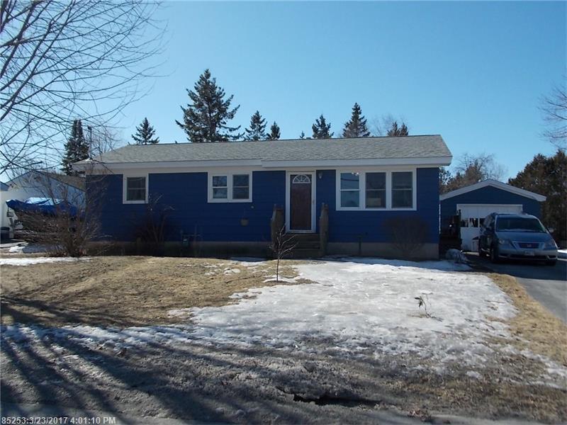 25 Robinhood DR, Brewer, ME 04412