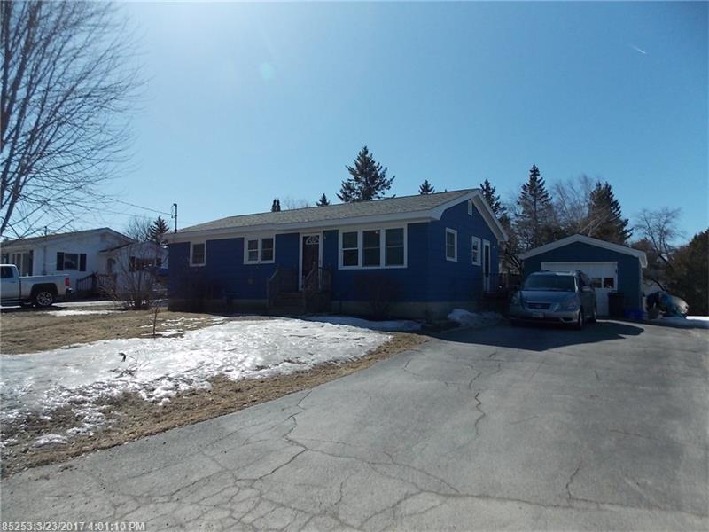25 Robinhood DR, Brewer, ME 04412