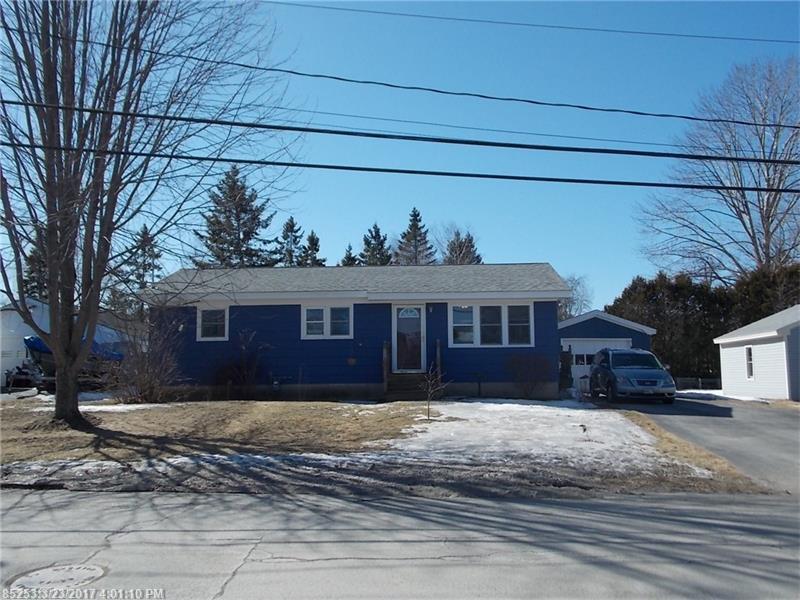 25 Robinhood DR, Brewer, ME 04412