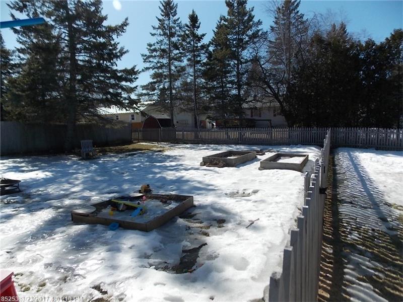 25 Robinhood DR, Brewer, ME 04412
