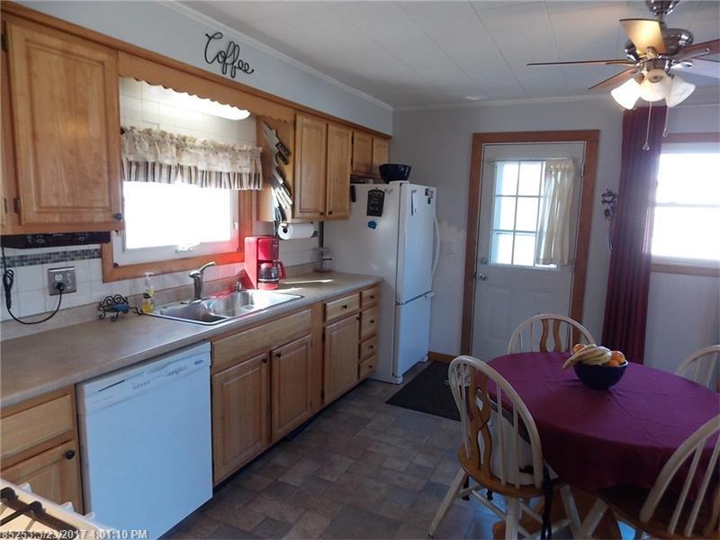 25 Robinhood DR, Brewer, ME 04412