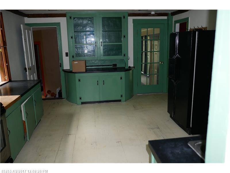 2 Edes AVE, Dover Foxcroft, ME 04426