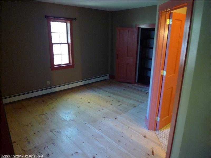 2 Edes AVE, Dover Foxcroft, ME 04426