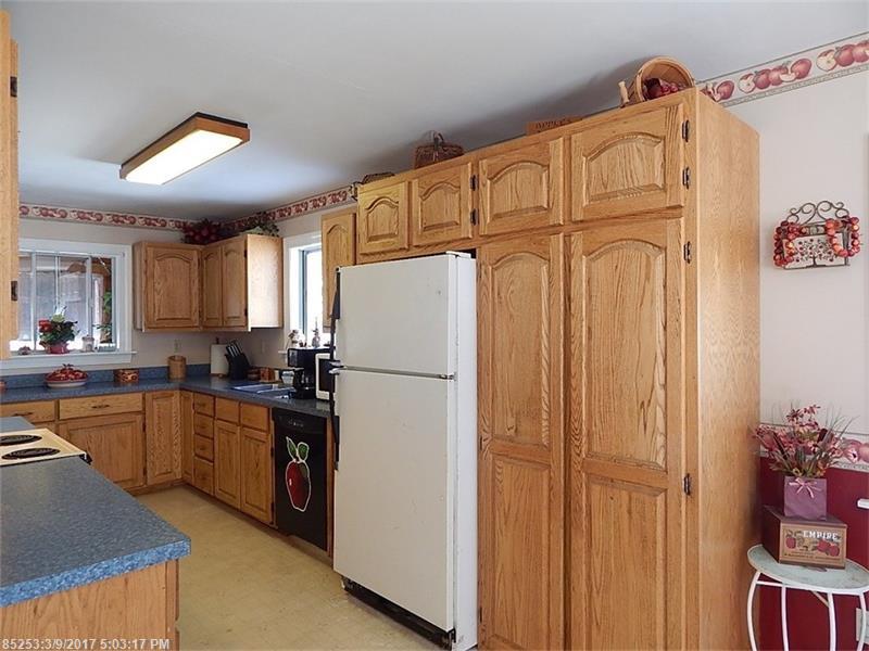 17 Maple ST, East Millinocket, ME 04430