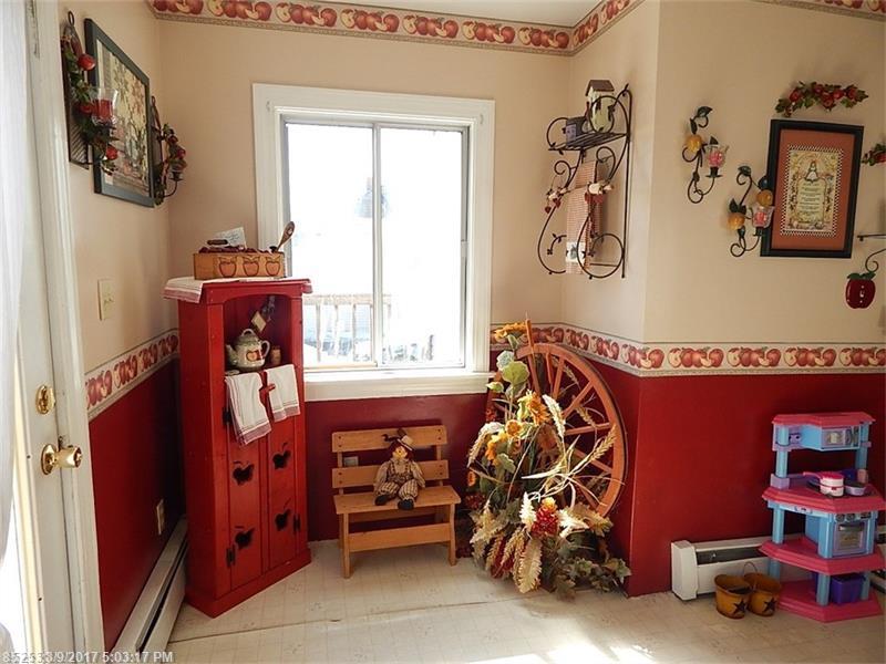 17 Maple ST, East Millinocket, ME 04430