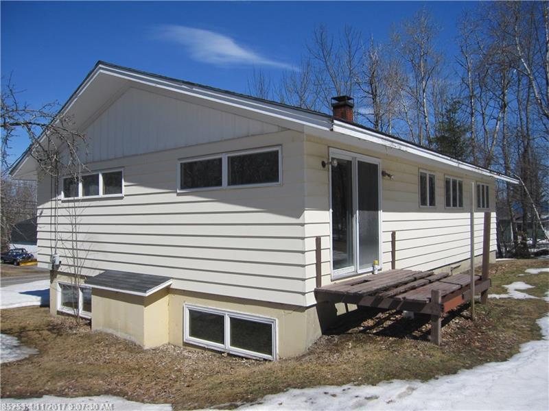 156 Enfield RD, Lincoln, ME 04457