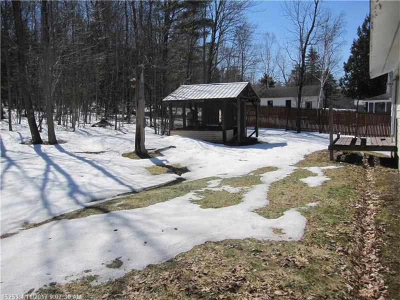 156 Enfield RD, Lincoln, ME 04457