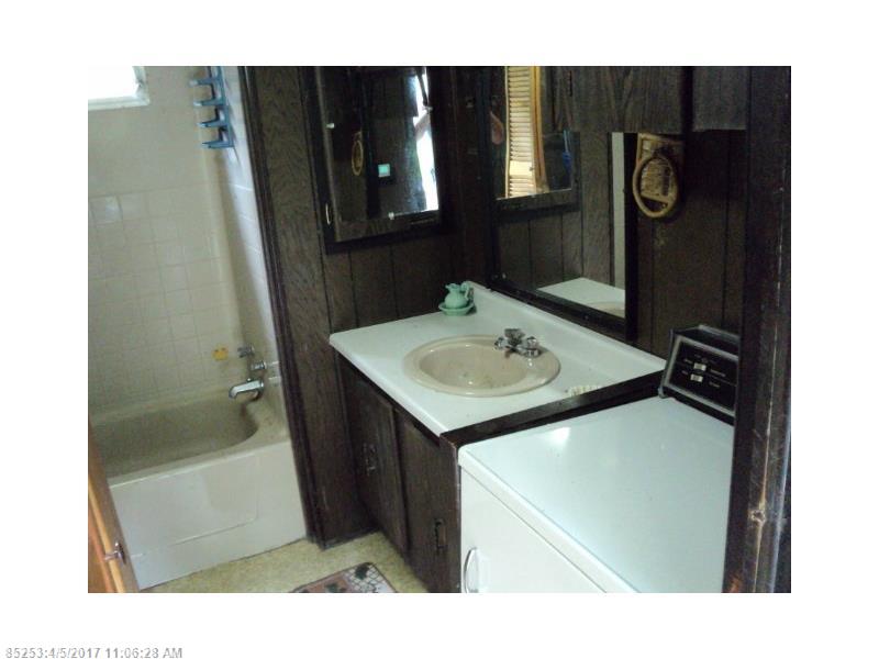 43 Ludden LN, Lincoln, ME 04457