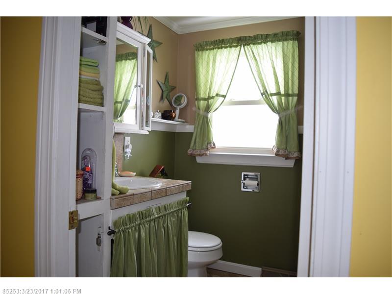 23 Warsaw CIR, Lincoln, ME 04457