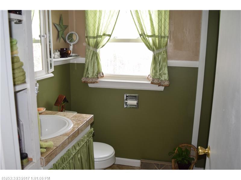 23 Warsaw CIR, Lincoln, ME 04457