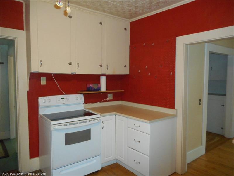 6 Gilbert ST, Orono, ME 04473