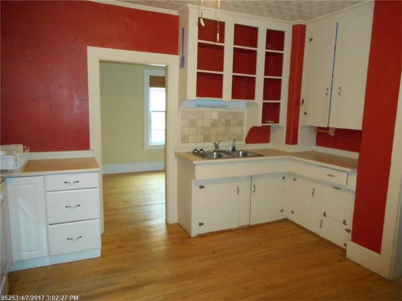6 Gilbert ST, Orono, ME 04473