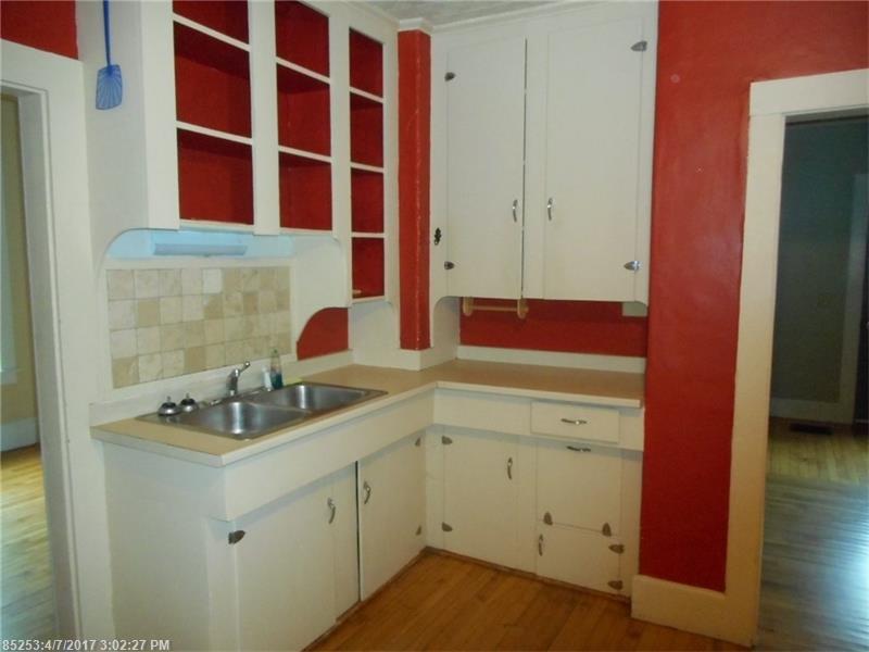 6 Gilbert ST, Orono, ME 04473
