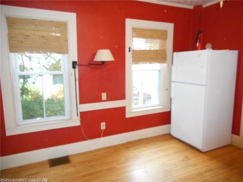 6 Gilbert ST, Orono, ME 04473