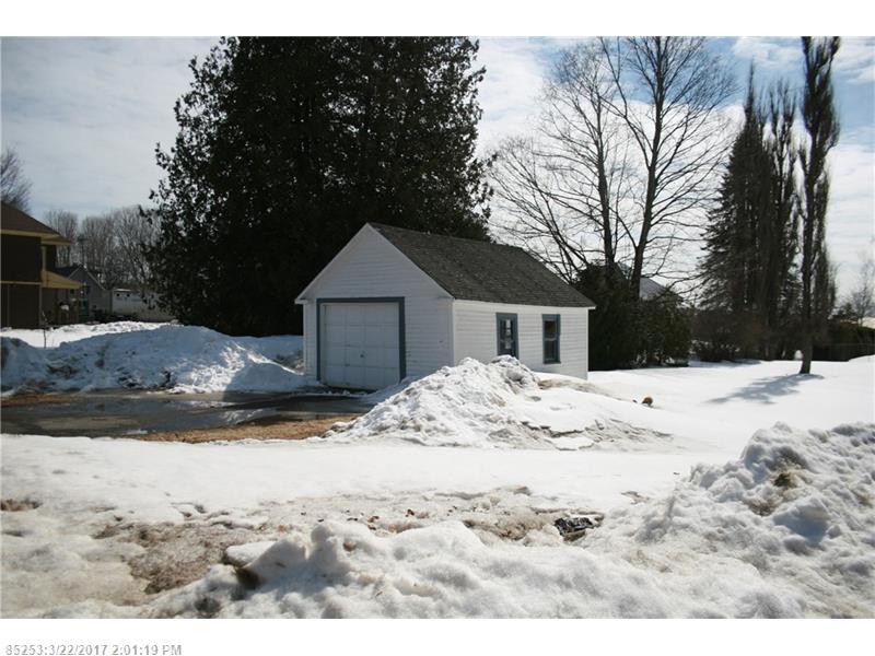 25 Bowdoin ST, Houlton, ME 04730