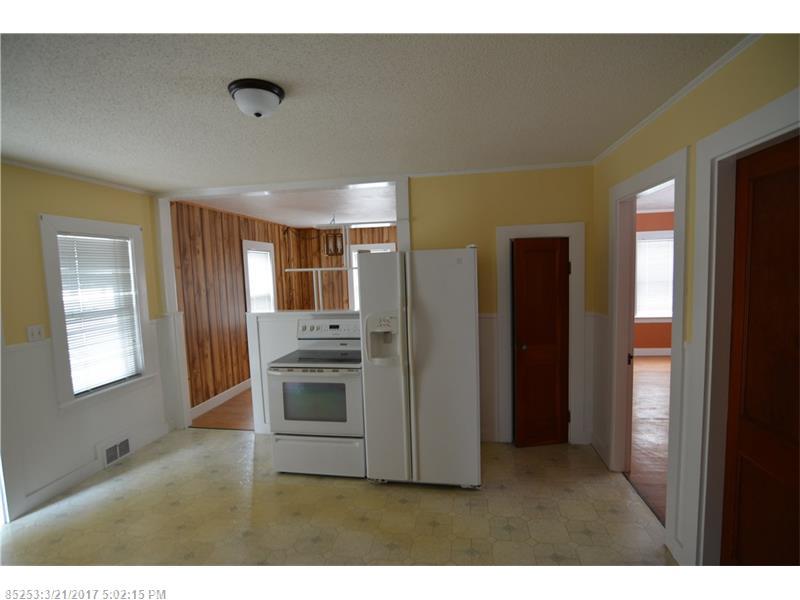 21 Cleveland ST, Houlton, ME 04730
