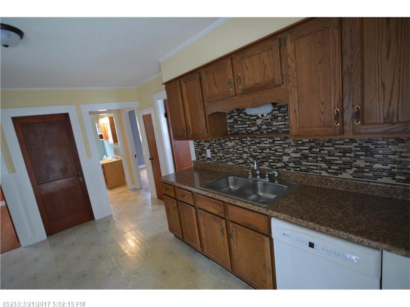 21 Cleveland ST, Houlton, ME 04730