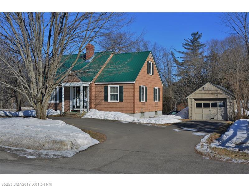 27 Maple ST, Houlton, ME 04730