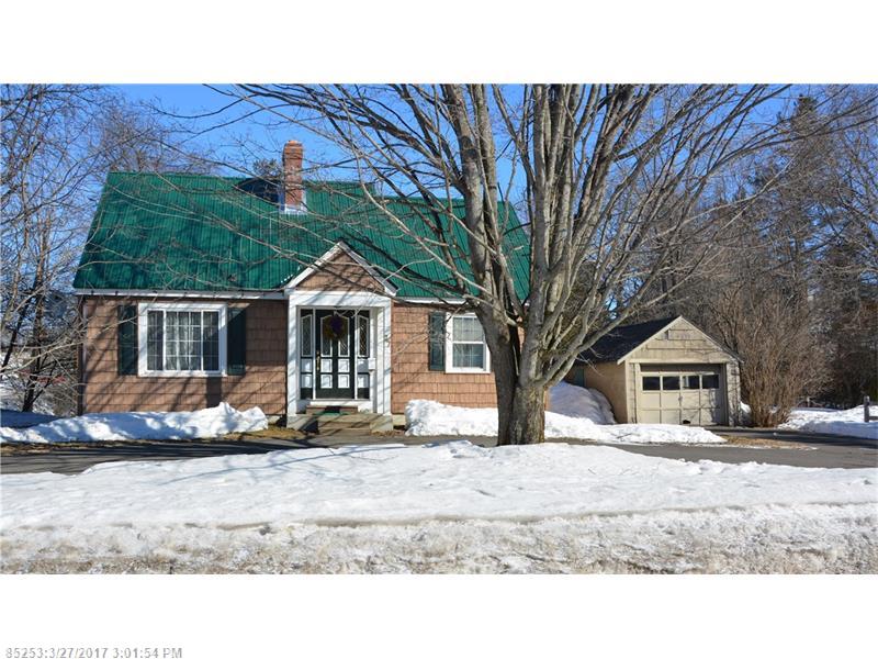 27 Maple ST, Houlton, ME 04730