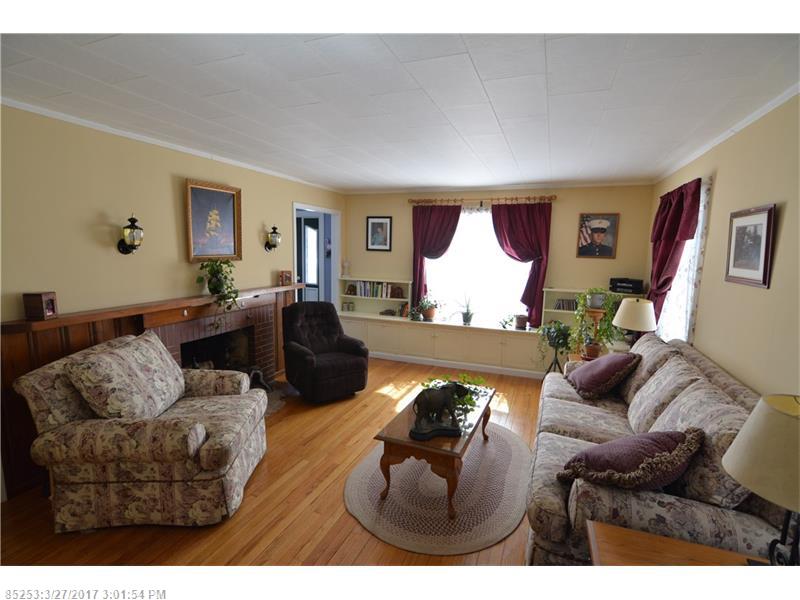 27 Maple ST, Houlton, ME 04730
