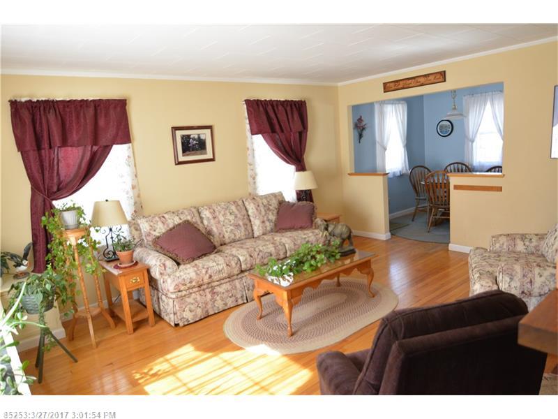 27 Maple ST, Houlton, ME 04730