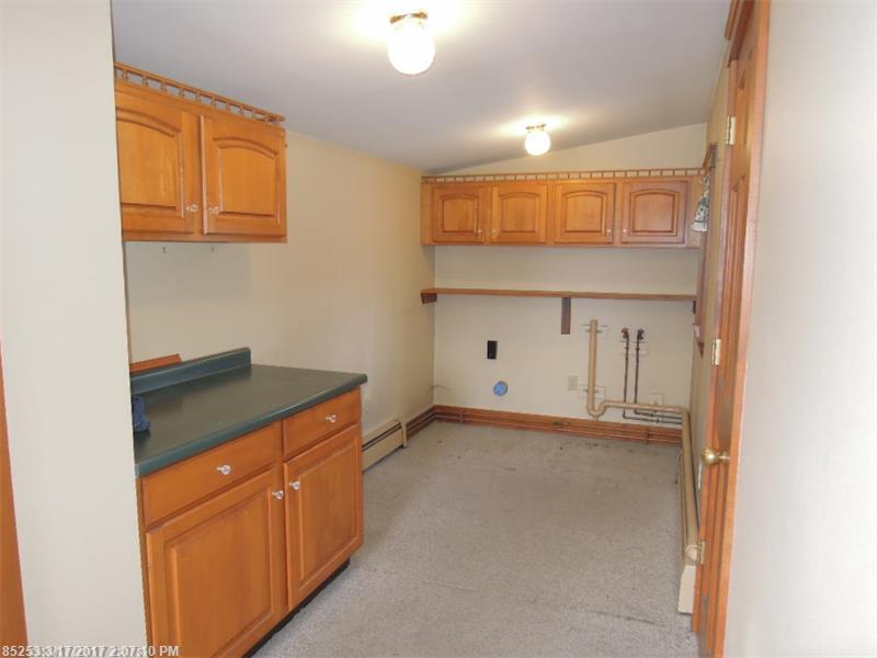 17 Thomas AVE, Caribou, ME 04736